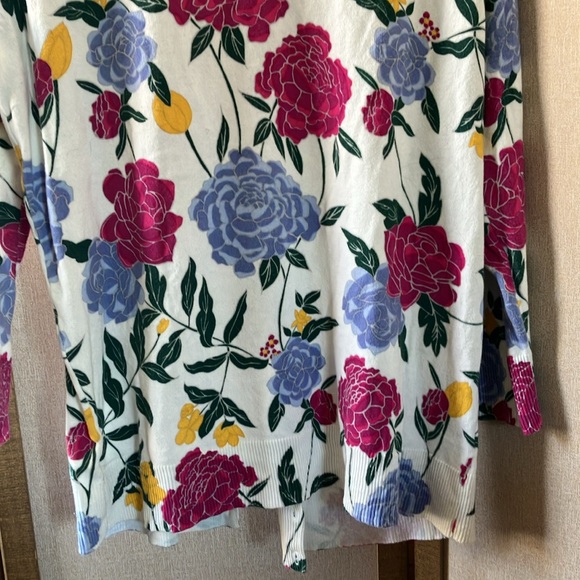 FINAL MARKDOWN Merona Floral cardigan large - Picture 9 of 11